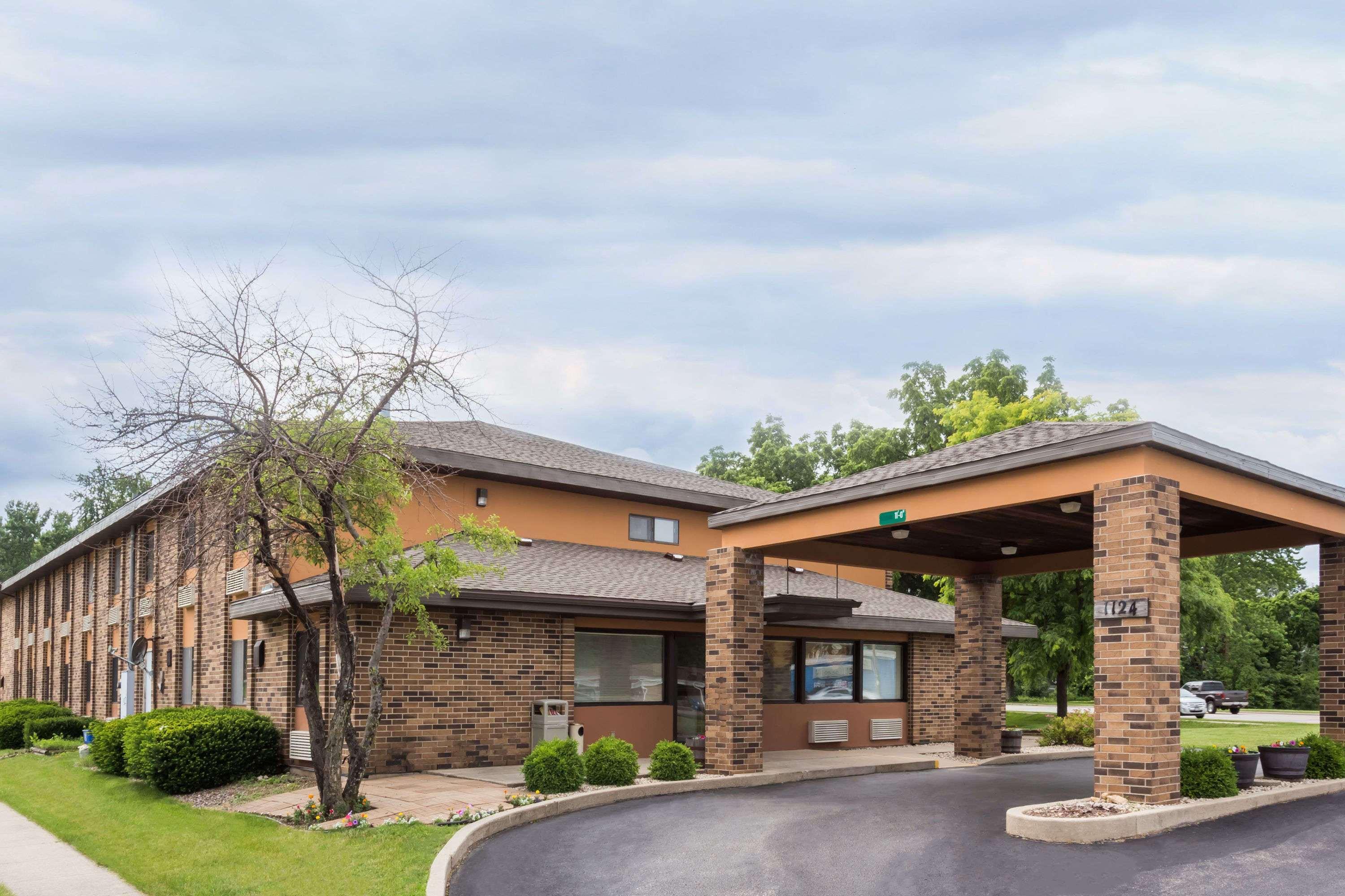 Days Inn By Wyndham Stoughton Wi. Esterno foto