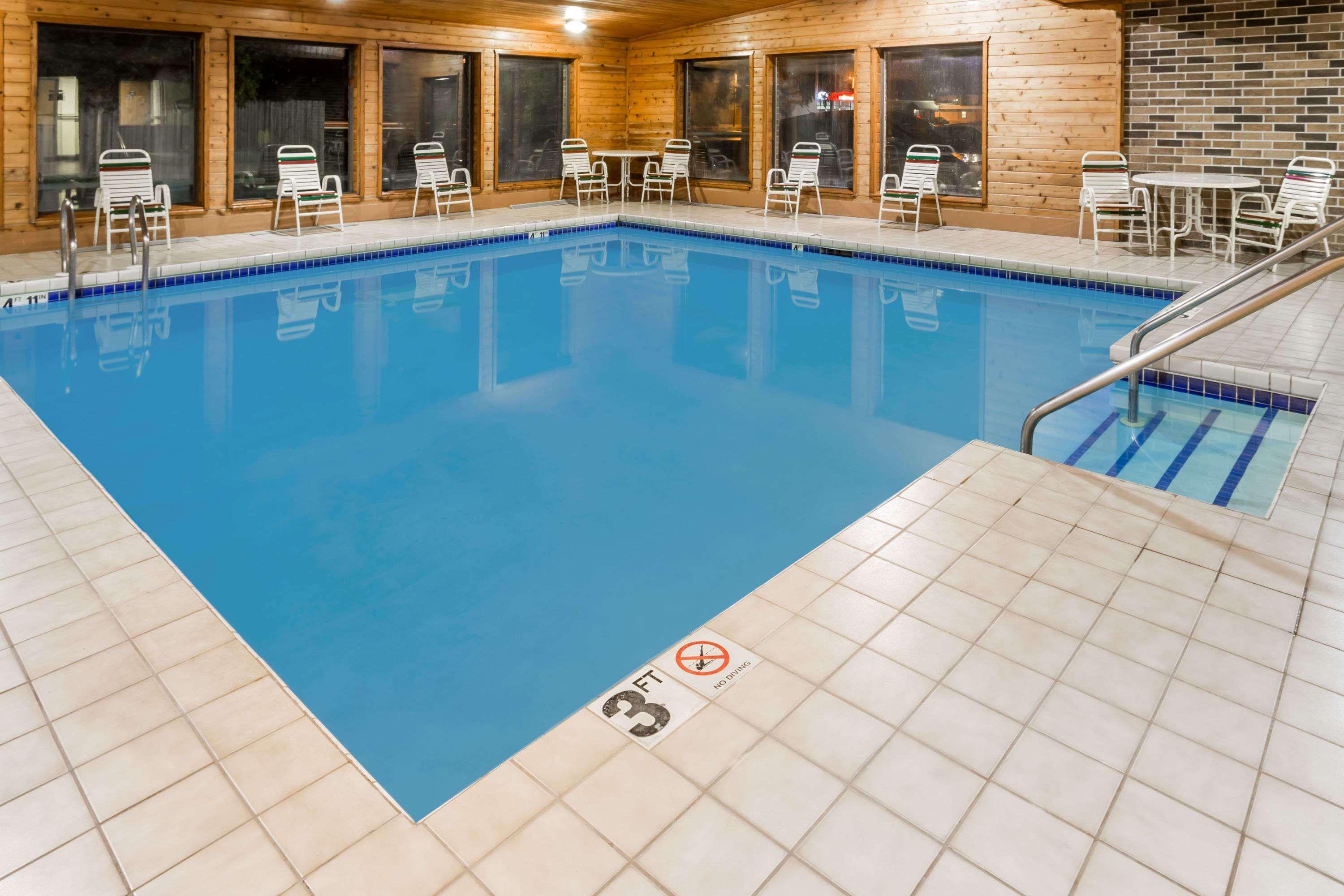 Days Inn By Wyndham Stoughton Wi. Esterno foto