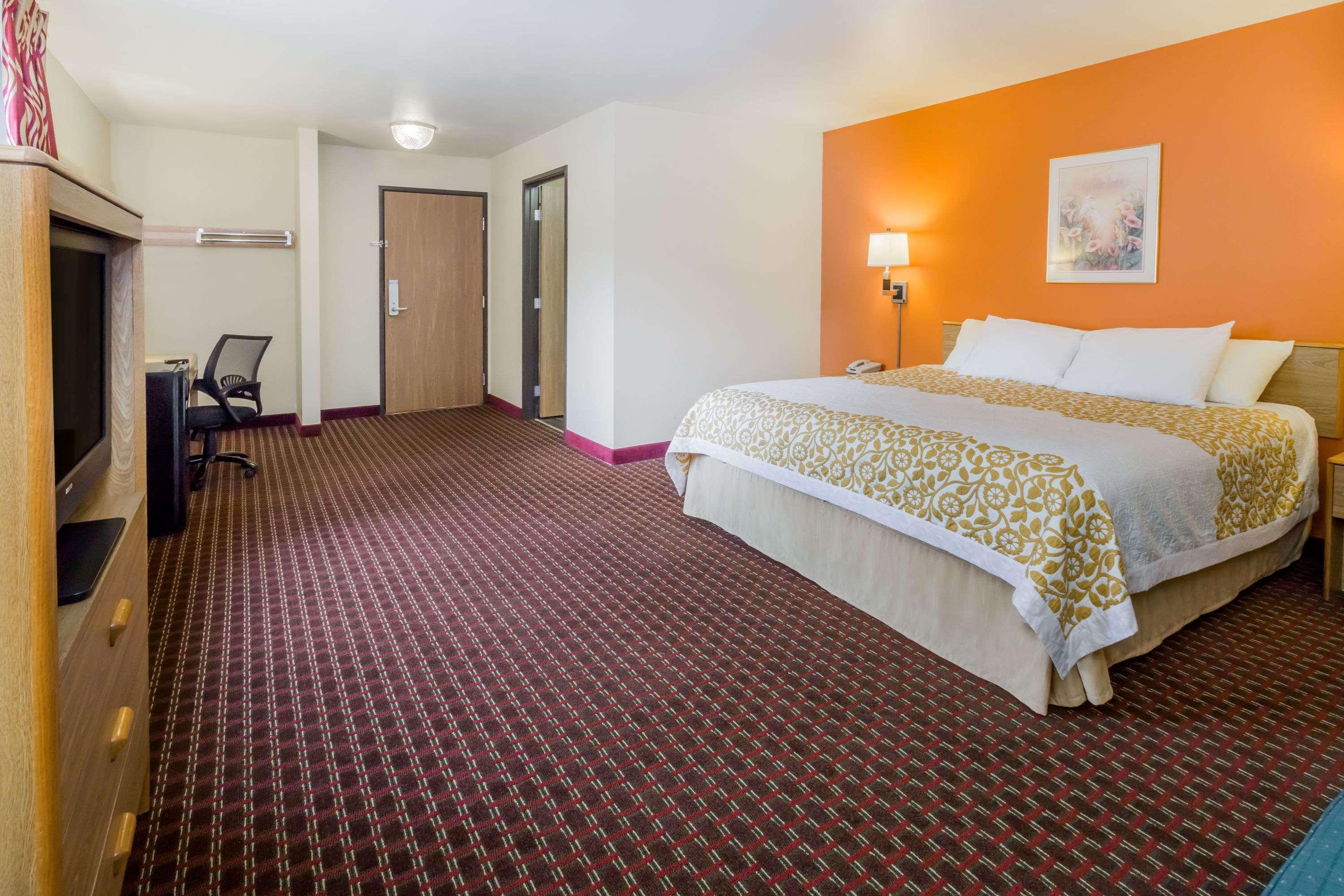 Days Inn By Wyndham Stoughton Wi. Esterno foto