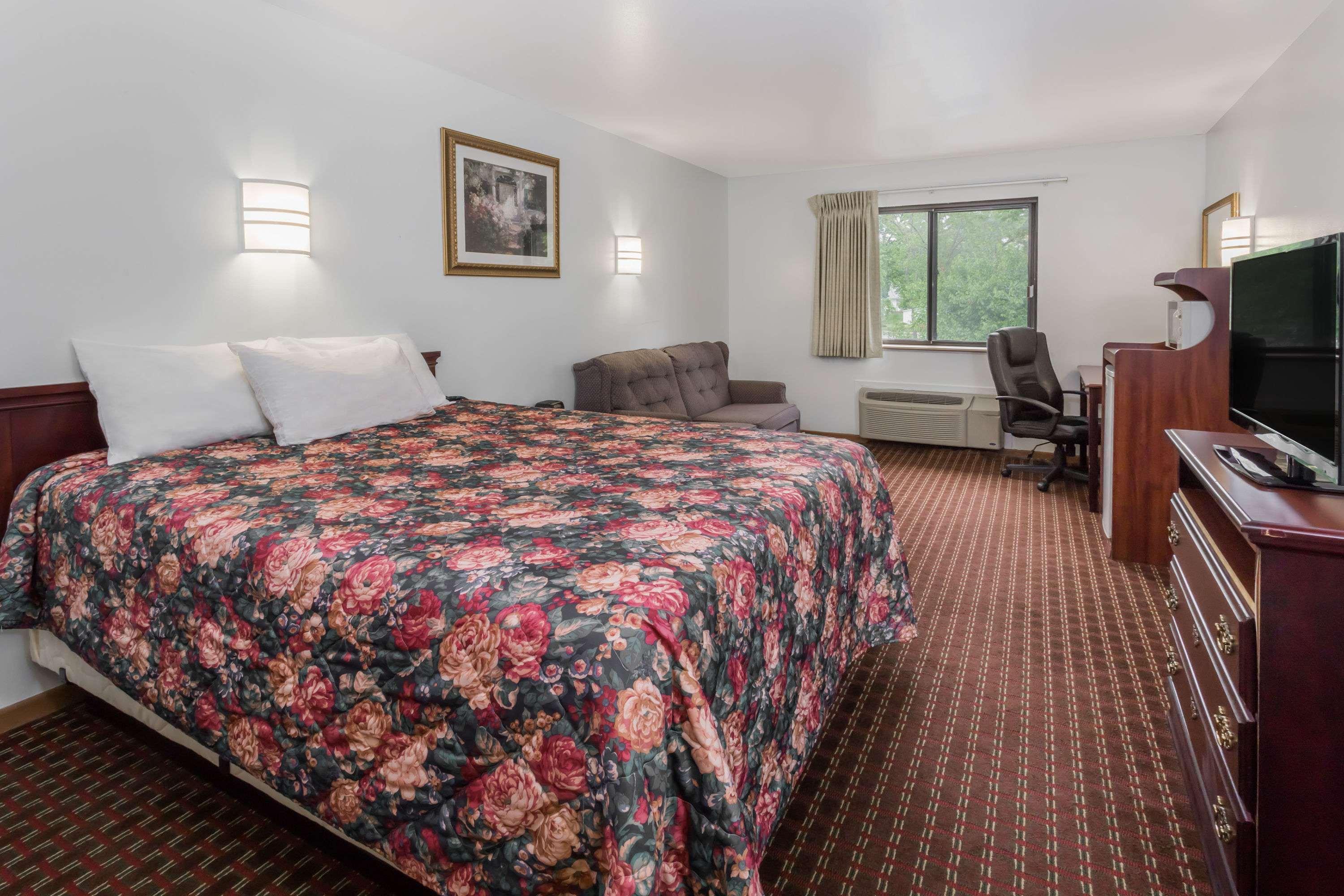 Days Inn By Wyndham Stoughton Wi. Esterno foto
