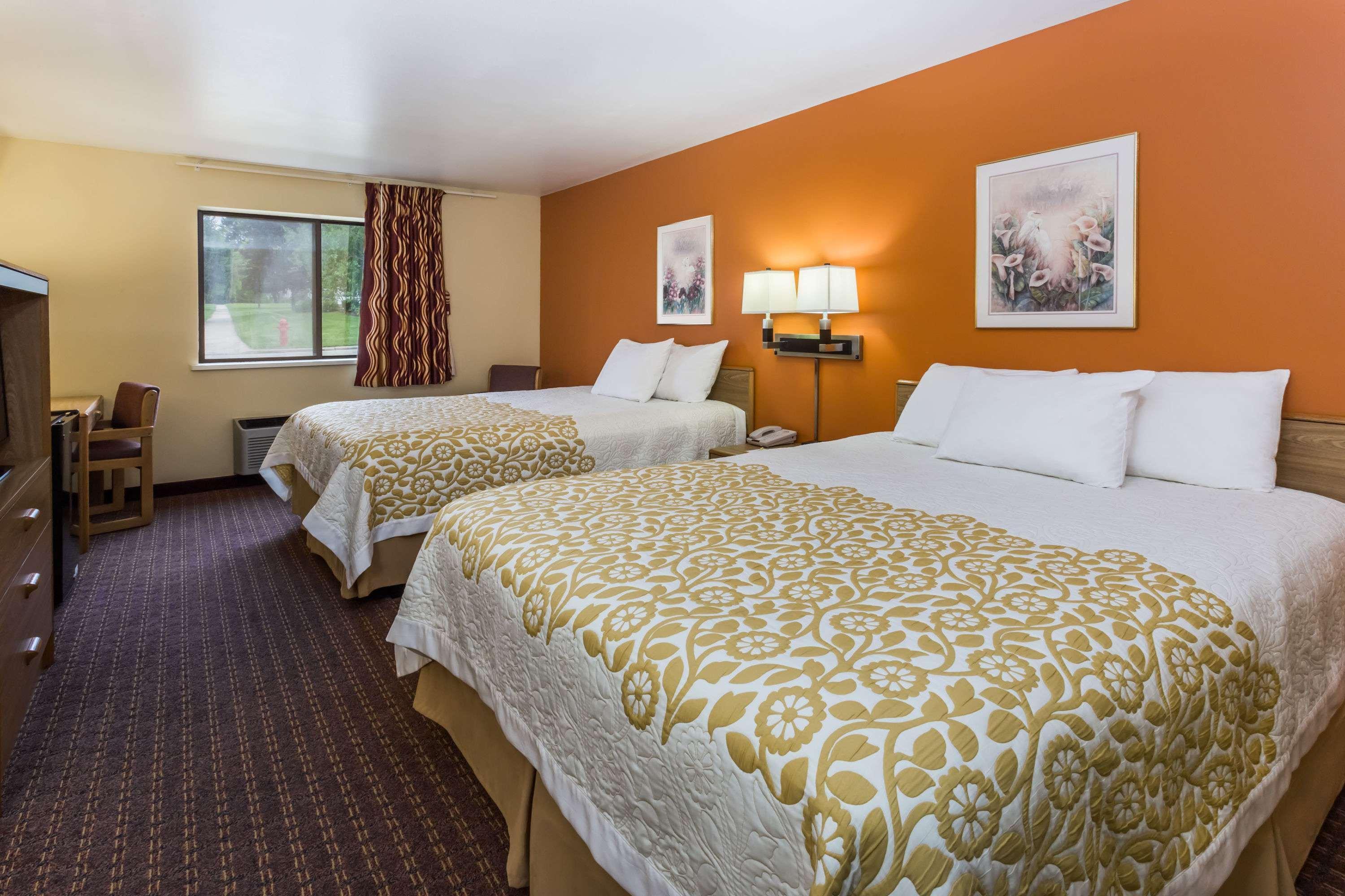 Days Inn By Wyndham Stoughton Wi. Esterno foto