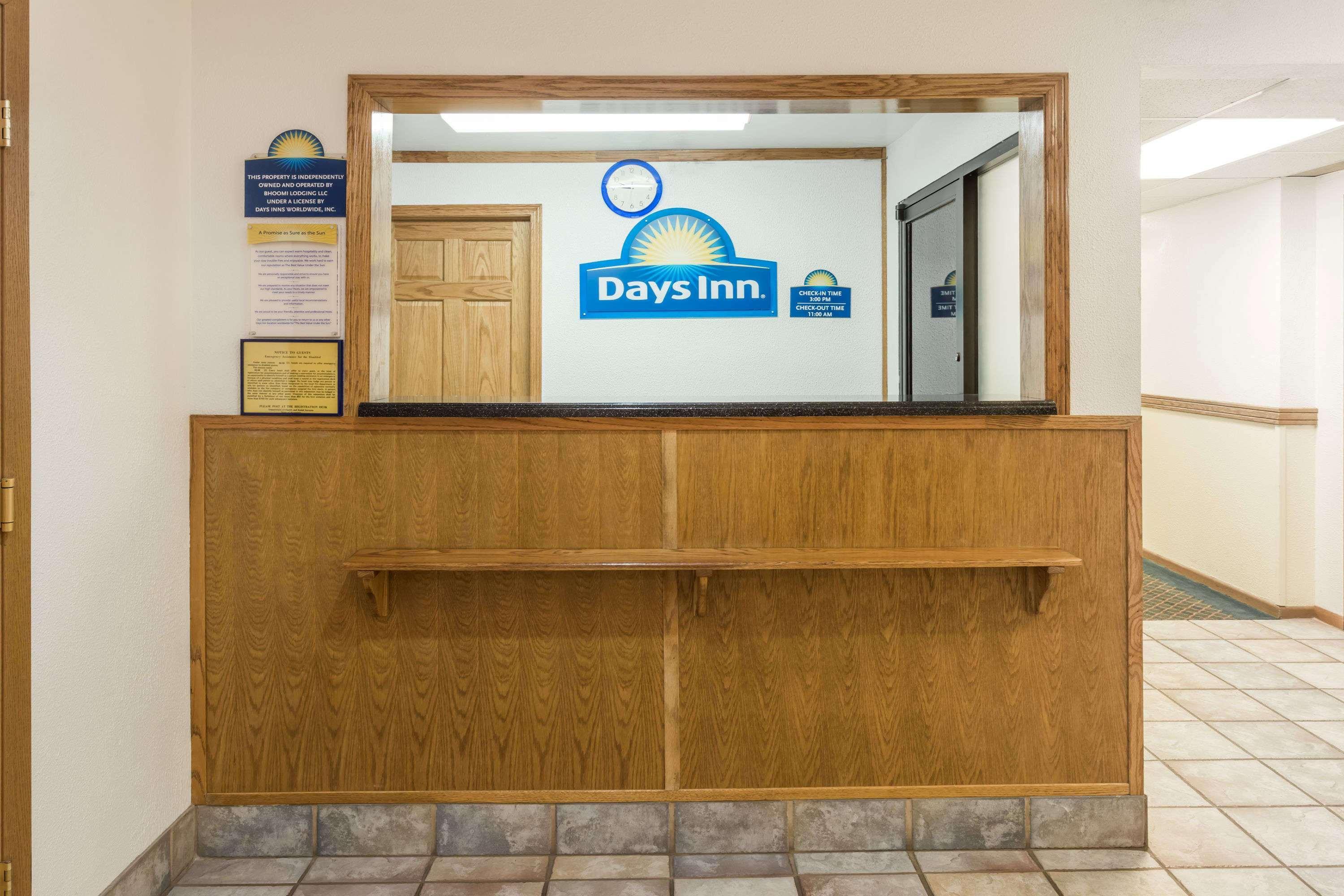 Days Inn By Wyndham Stoughton Wi. Esterno foto